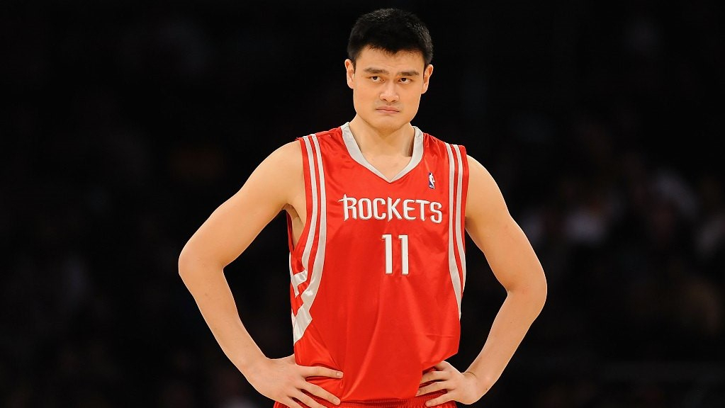 Yao Ming playing